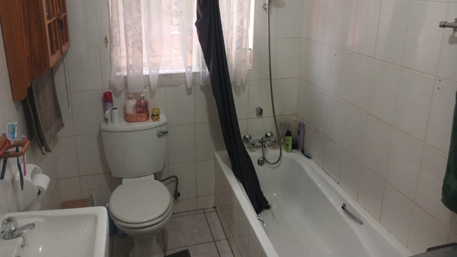 3 Bedroom Property for Sale in Safari Gardens North West